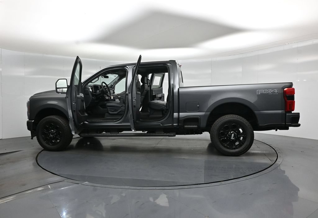 New 2026 Ford F250 Lariat w/ Black Appearance Package AWD/4WD image 34