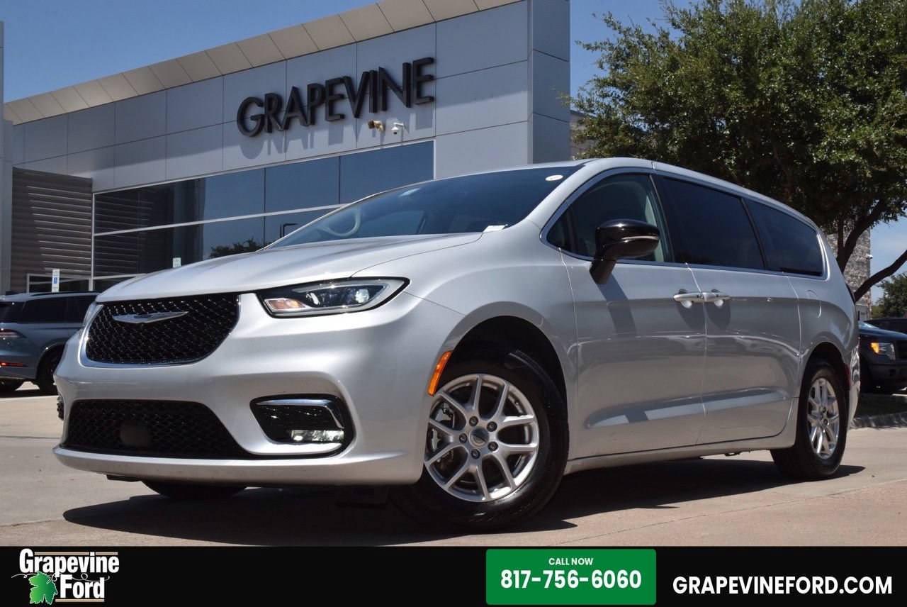 Used 2024 Chrysler Pacifica Touring-L