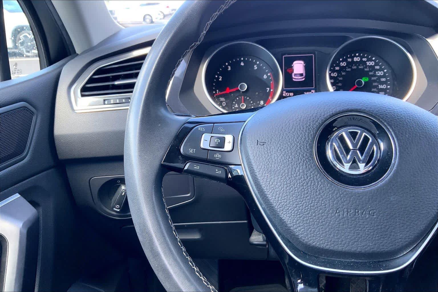 Used 2021 Volkswagen Tiguan SE FWD image 24