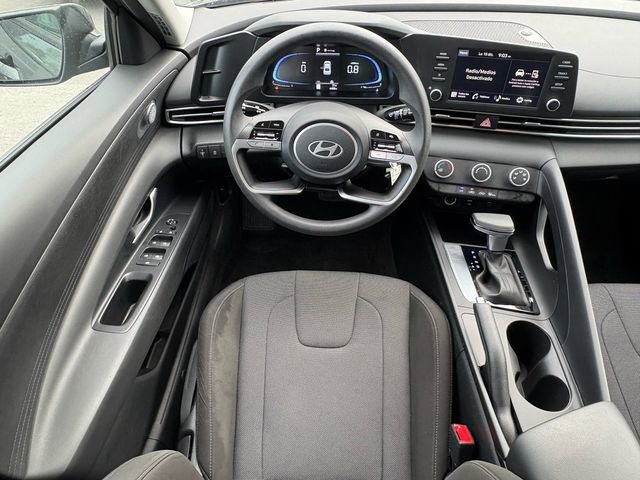 Used 2025 Hyundai Elantra SE image 10