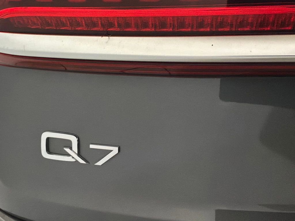 Used 2022 Audi Q7 2.0T Premium image 26