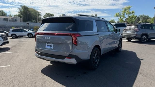 Used 2025 Kia Carnival EX FWD image 4