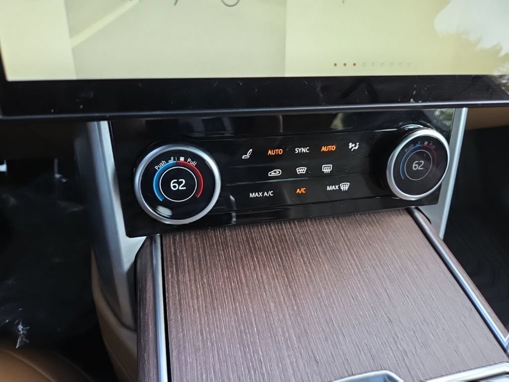 Certified 2023 Land Rover Range Rover SE AWD/4WD image 26