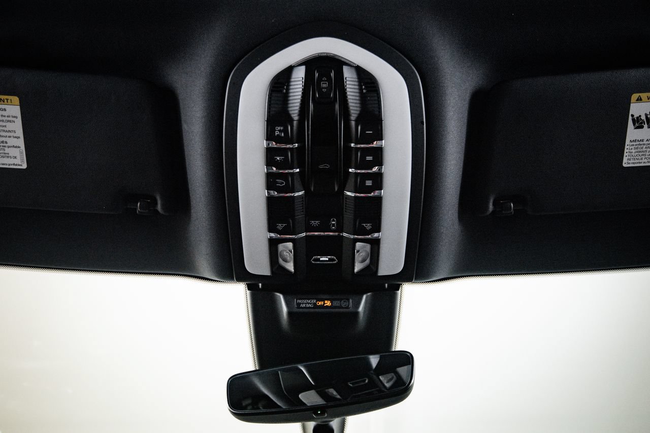Certified 2023 Porsche Macan AWD/4WD image 20