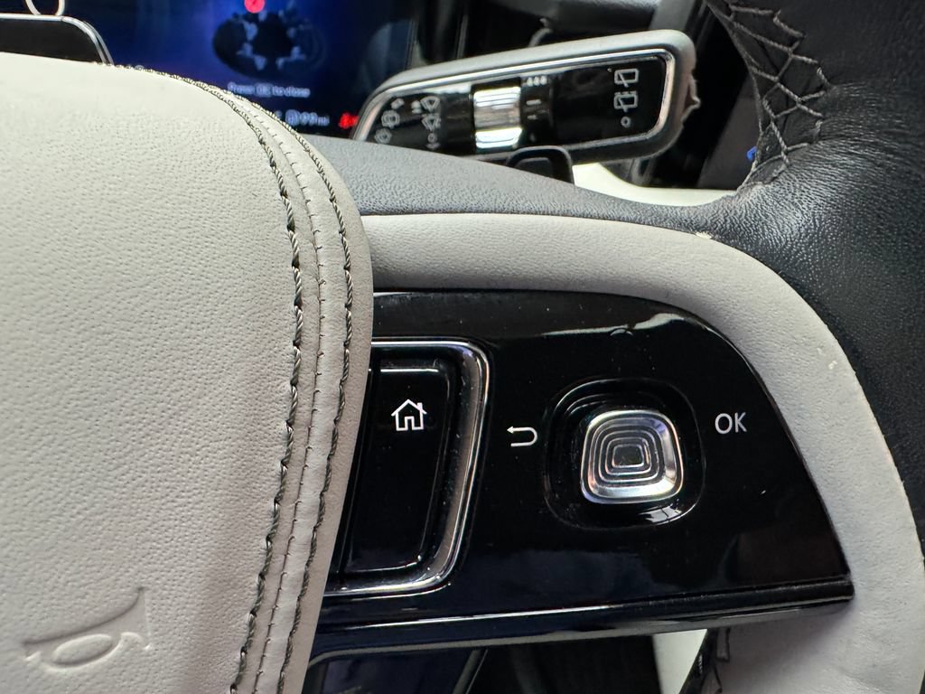 Used 2025 Lincoln Aviator AWD image 14