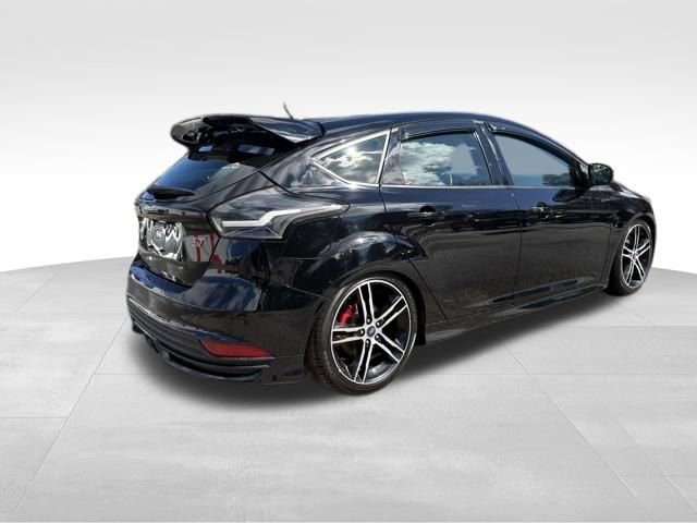 Used 2017 Ford Focus ST FWD image 3