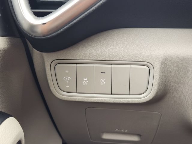 Used 2025 Kia Soul LX w/ LX Technology Package FWD image 23