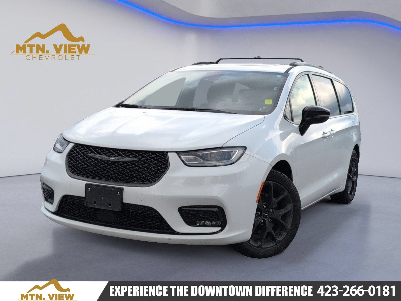 Used 2025 Chrysler Pacifica Limited FWD image 1