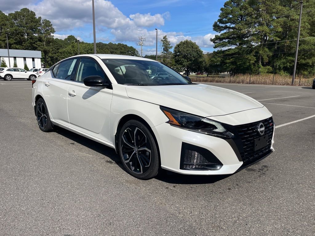 New 2025 Nissan Altima 2.5 SR image 4