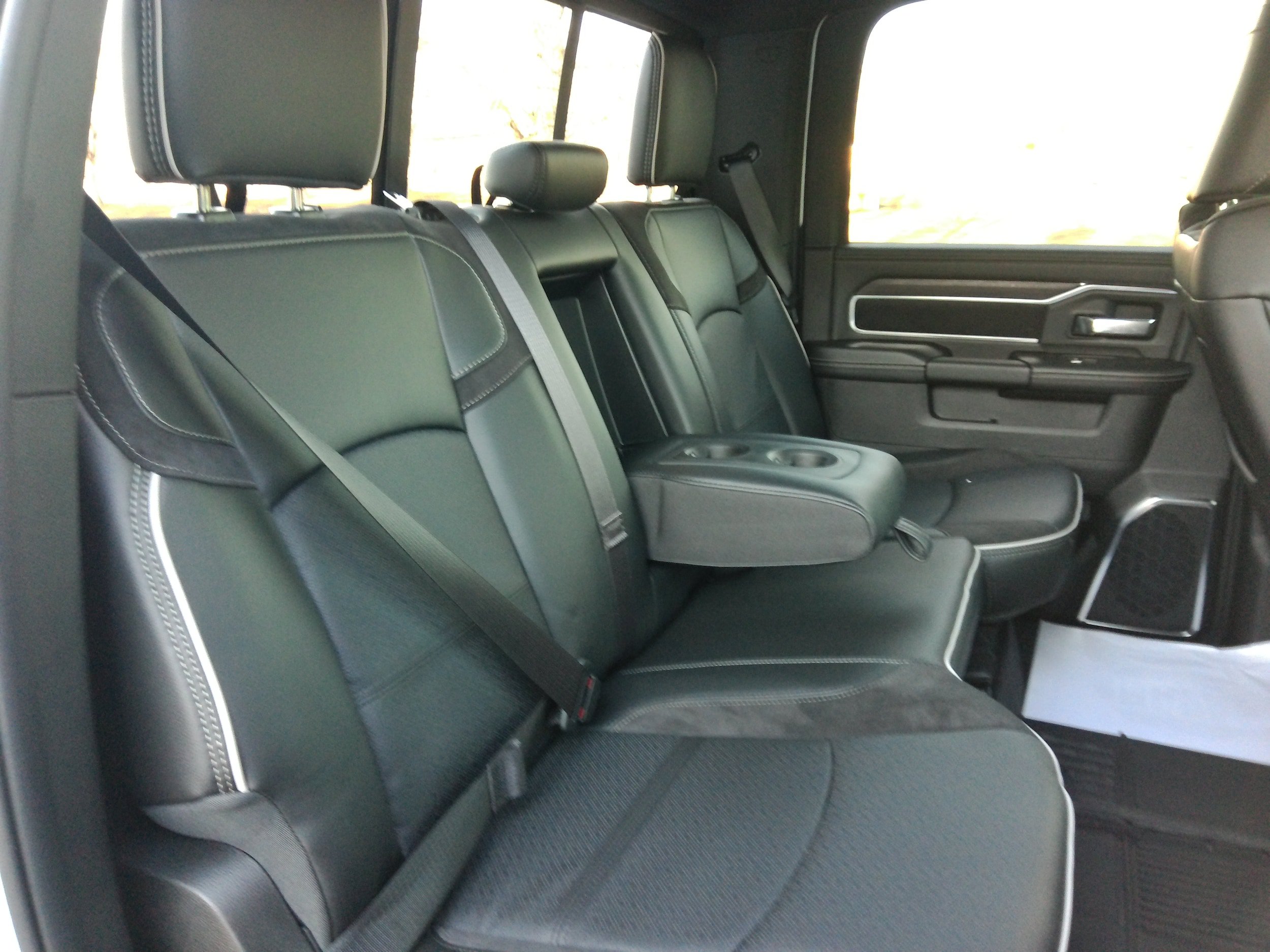 New 2026 RAM 3500 Laramie AWD/4WD image 19
