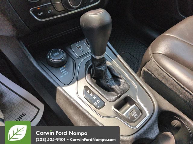 Used 2020 Jeep Cherokee Latitude Plus w/ Cold Weather Group AWD/4WD image 18