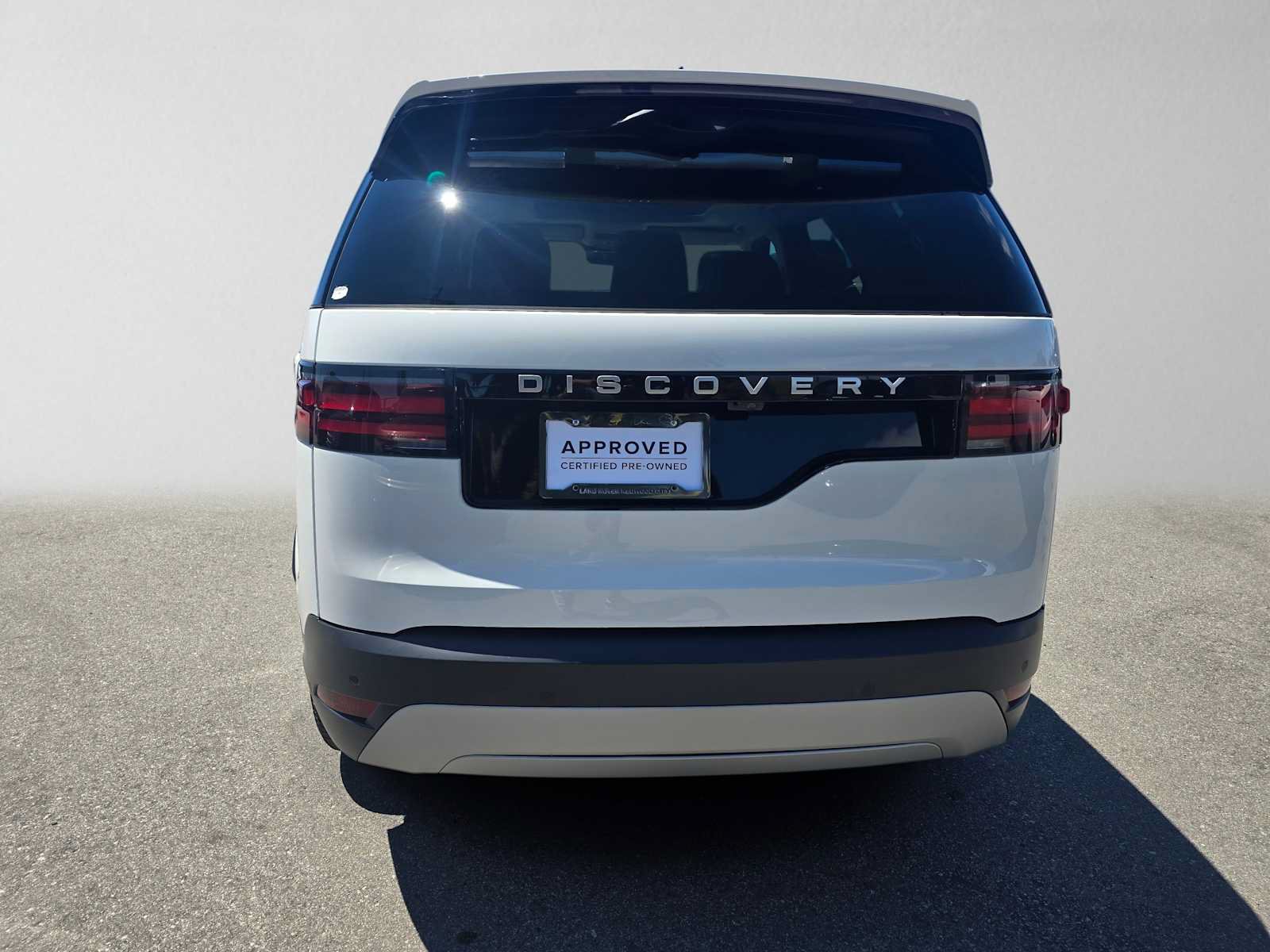 Used 2025 Land Rover Discovery S AWD/4WD image 4