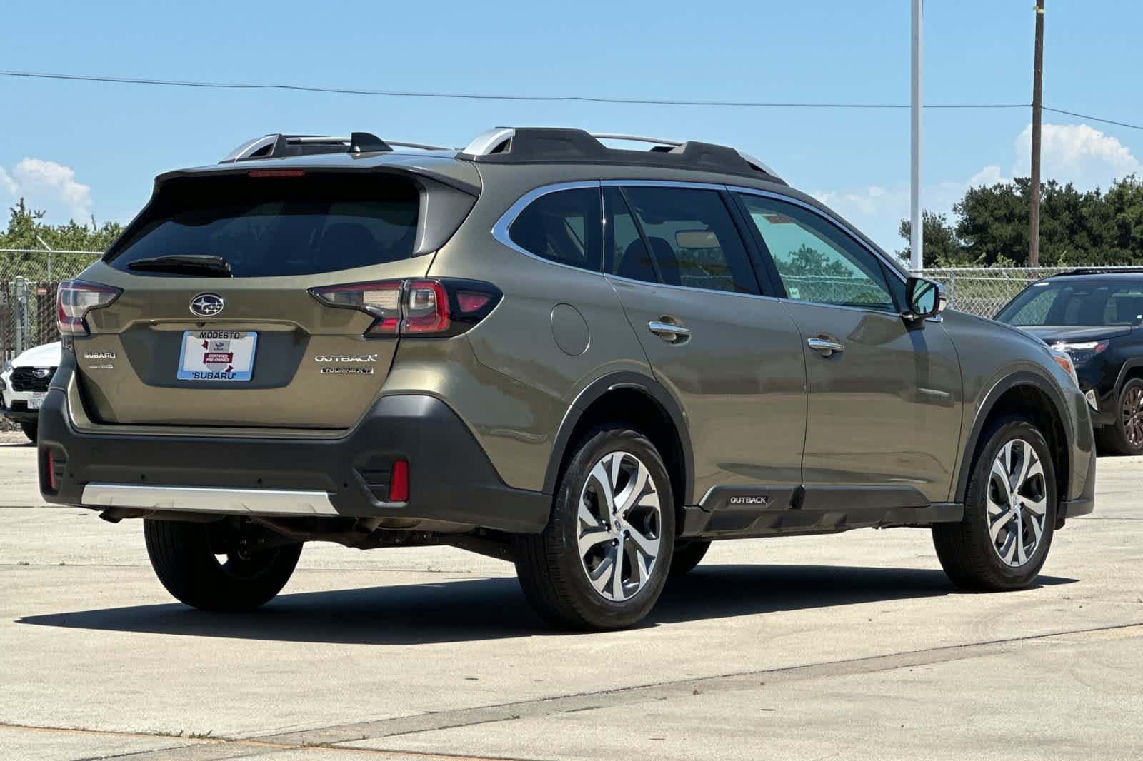 Used 2022 Subaru Outback Touring XT AWD/4WD image 3