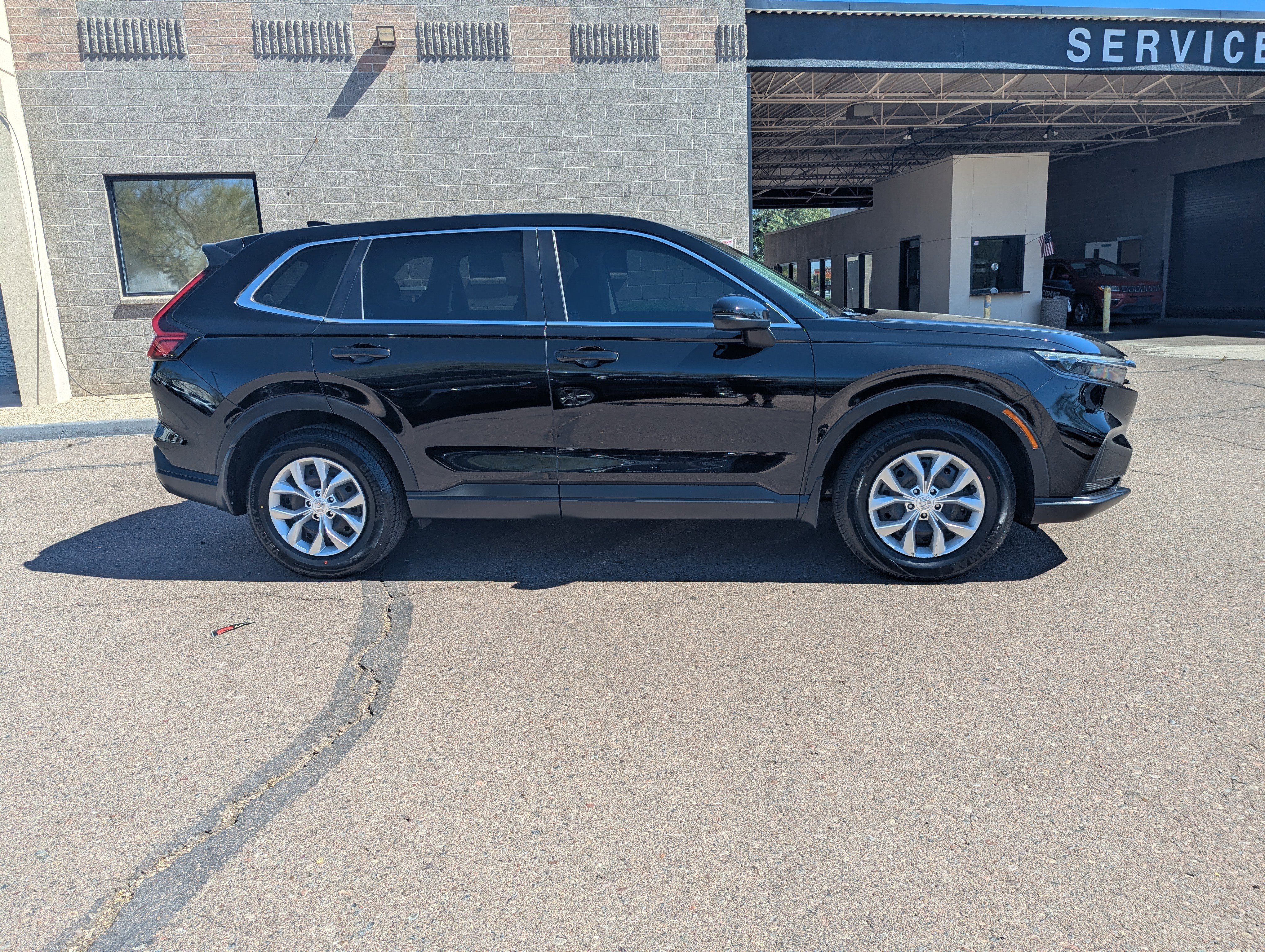 Used 2023 Honda CR-V LX image 2