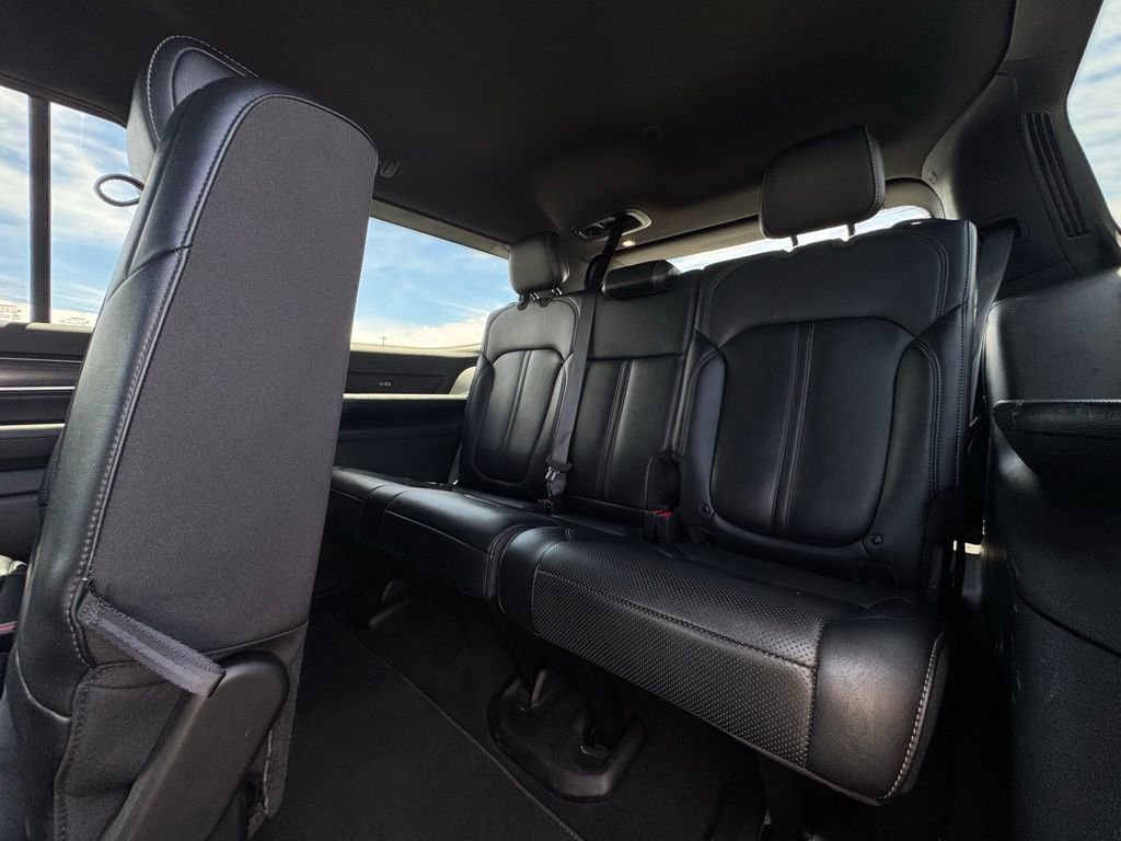 Used 2024 Jeep Wagoneer Series II w/ Flexible Seating Group RWD image 23
