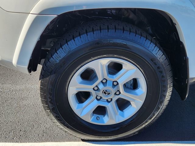 Used 2018 Toyota 4Runner SR5 image 8