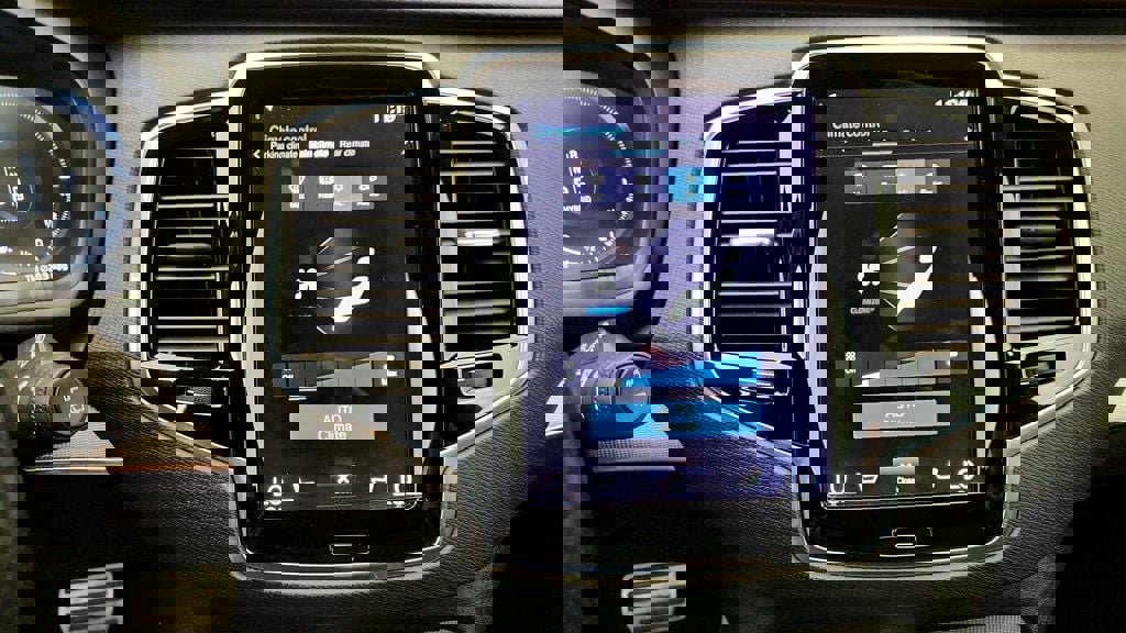 Used 2017 Volvo XC90 T8 R-Design w/ Vision Package image 19