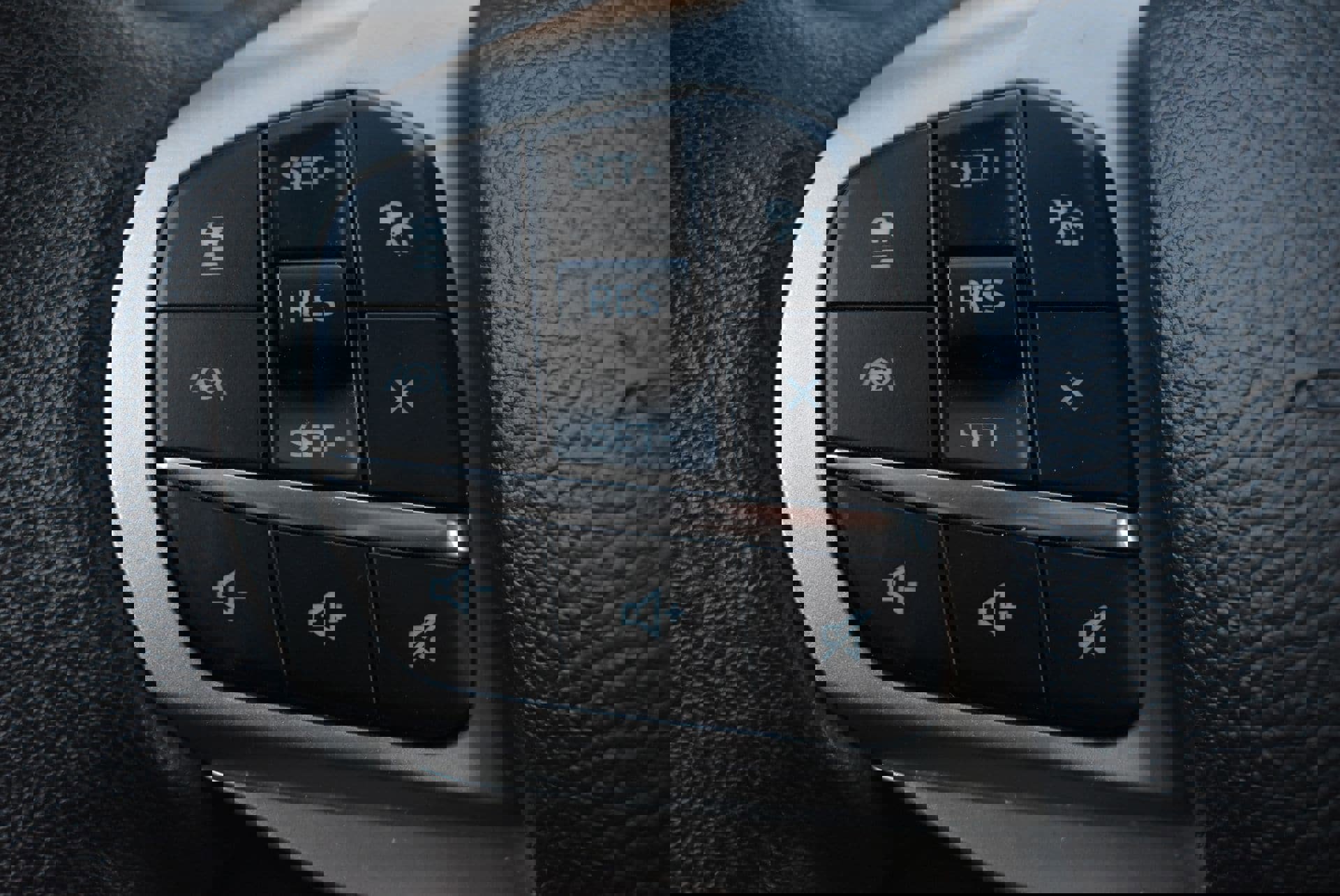 Used 2024 Ford Explorer Limited image 23