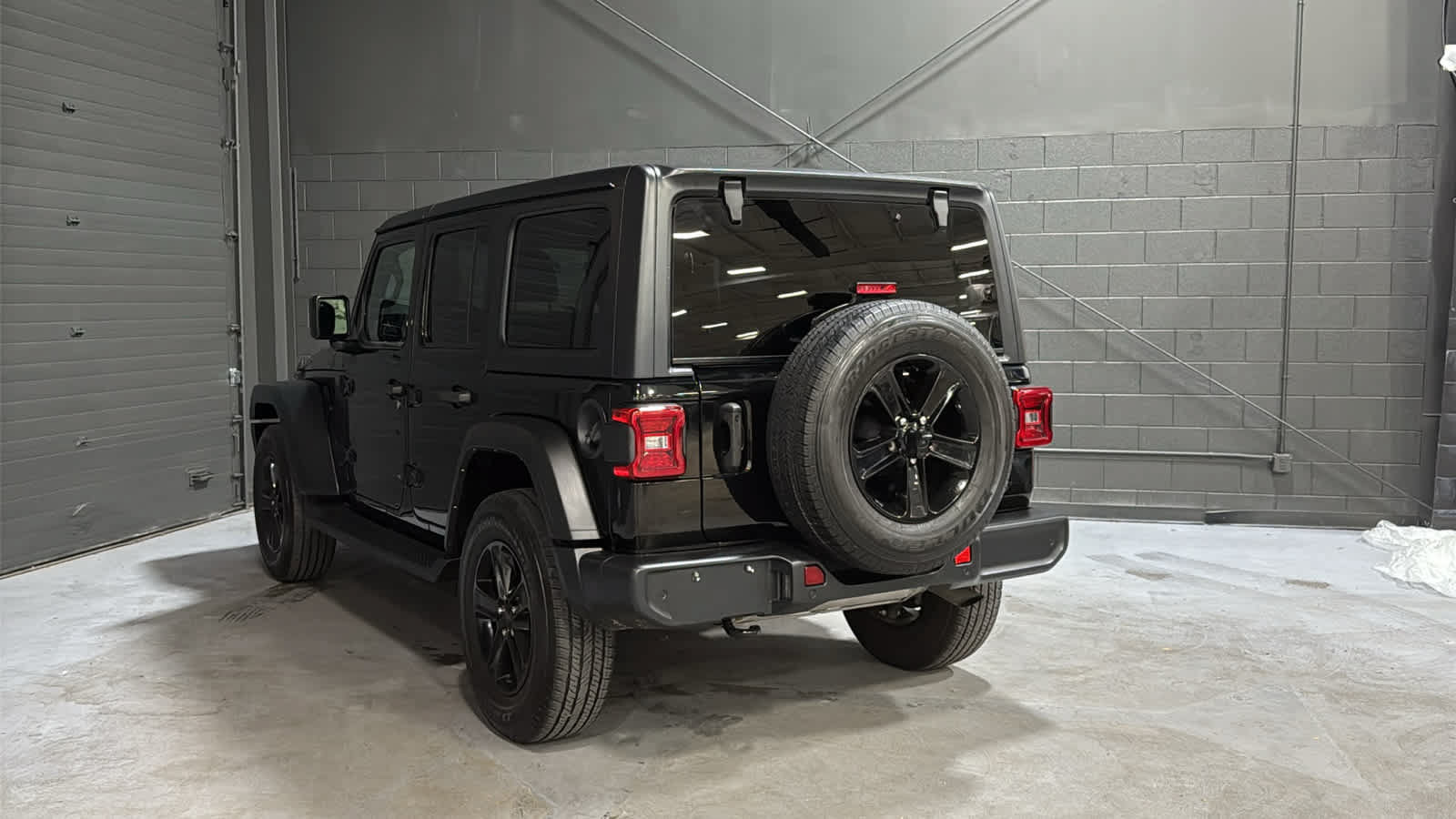 Used 2022 Jeep Wrangler Unlimited Sport AWD/4WD image 6