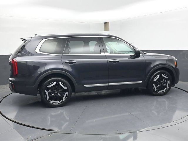 Used 2025 Kia Telluride S FWD image 3