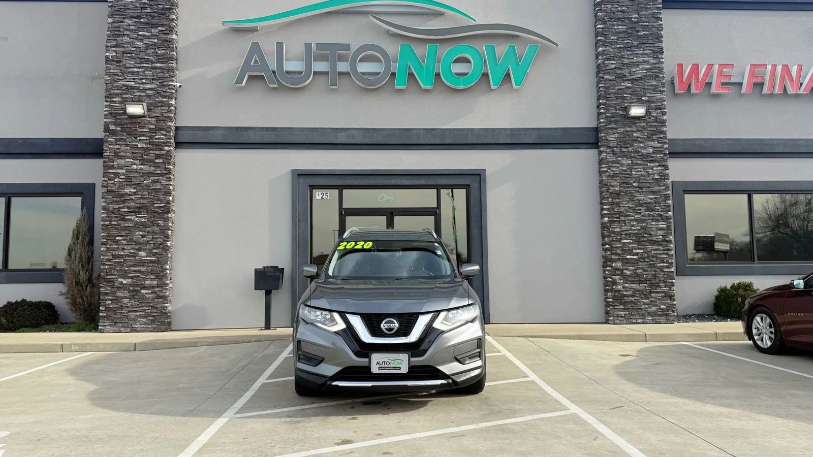 Used 2020 Nissan Rogue SV image 1