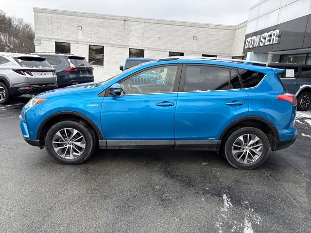 Used 2018 Toyota RAV4 XLE image 2
