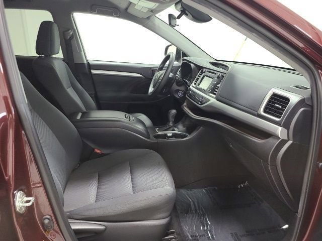 Certified 2019 Toyota Highlander LE FWD image 12