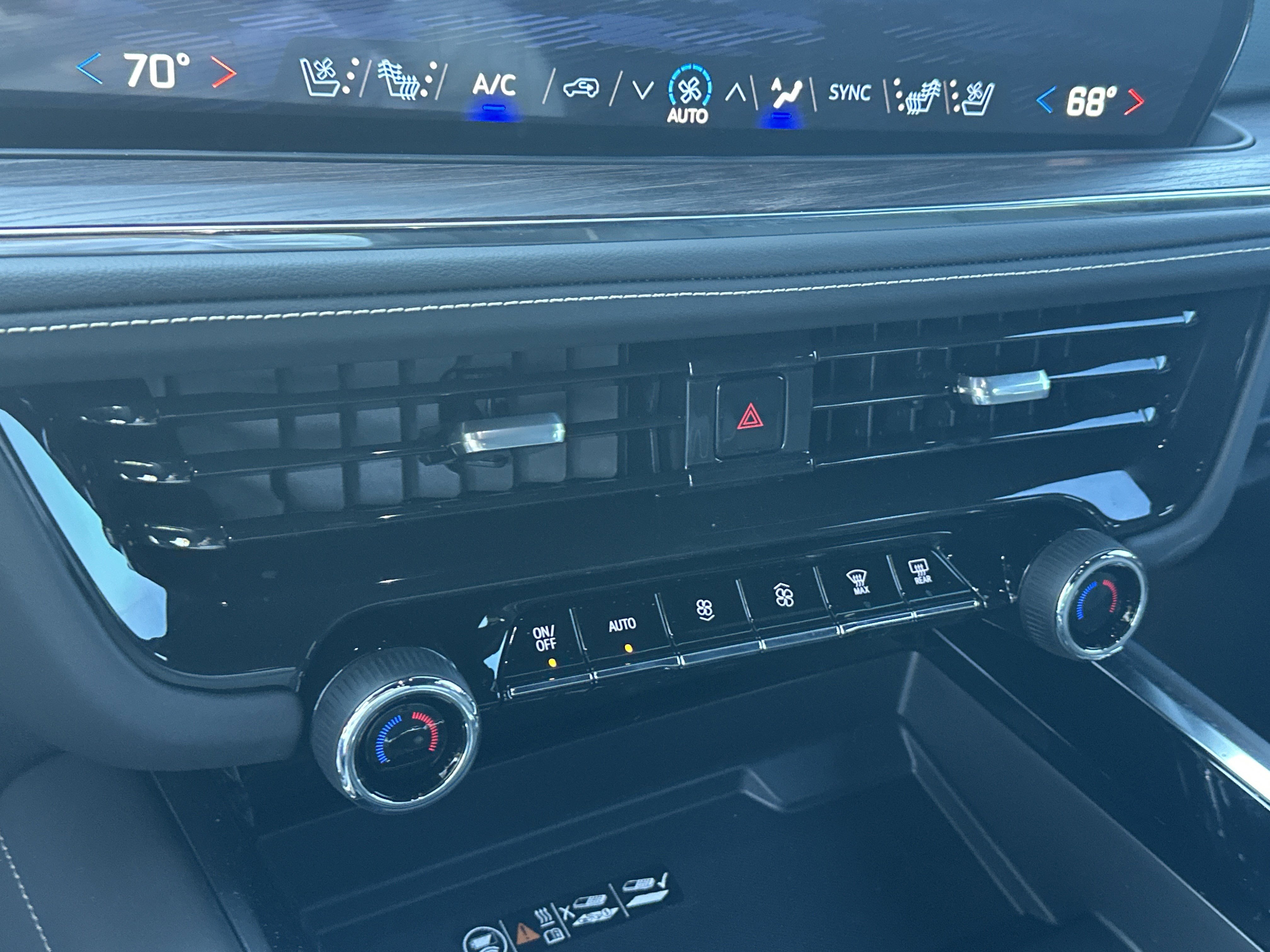 New 2025 Chevrolet Suburban Premier image 26