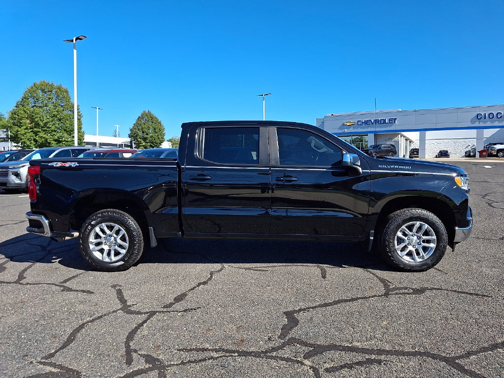 Used 2023 Chevrolet Silverado 1500 LT AWD/4WD image 10