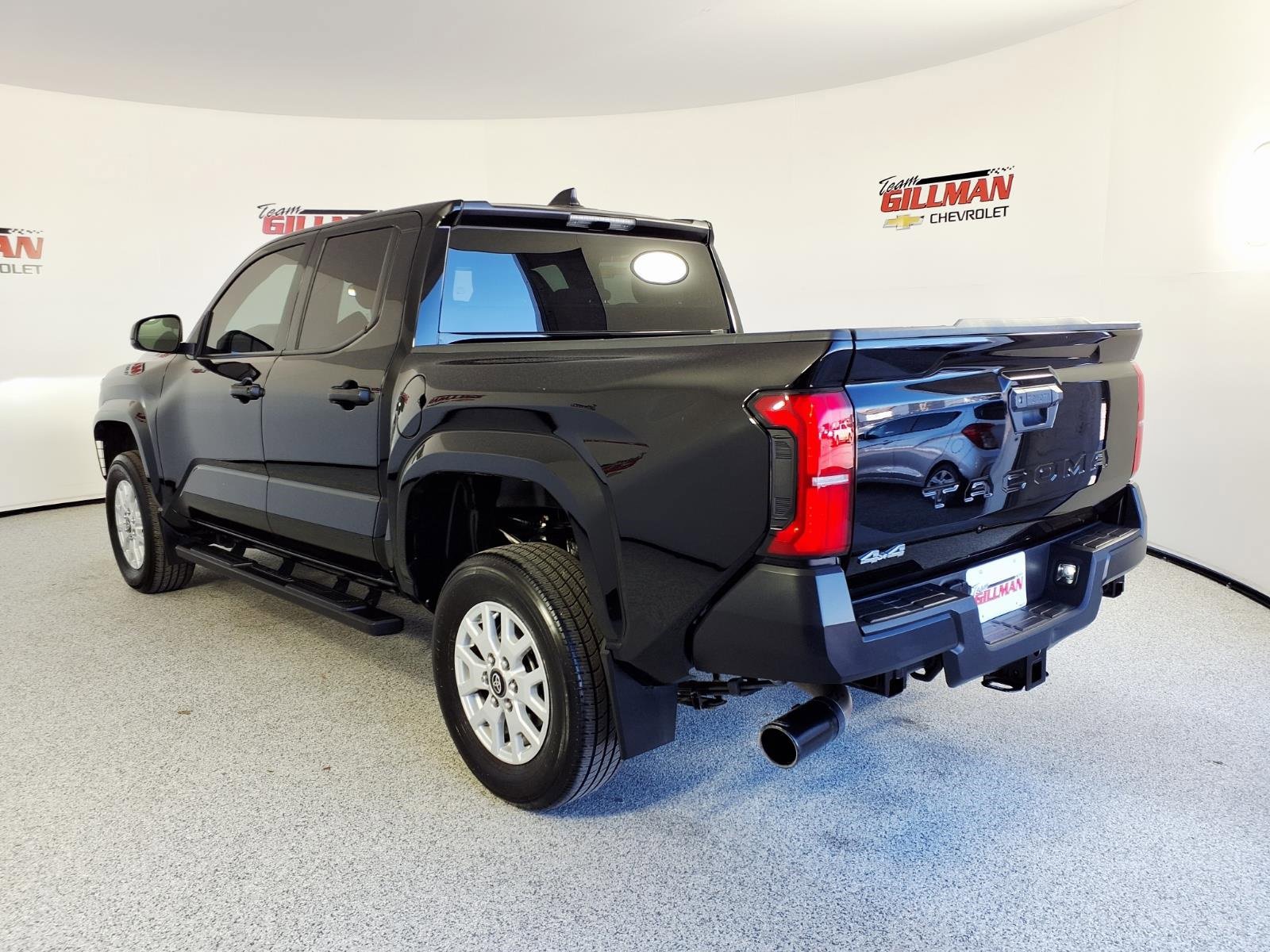 Used 2024 Toyota Tacoma SR image 2