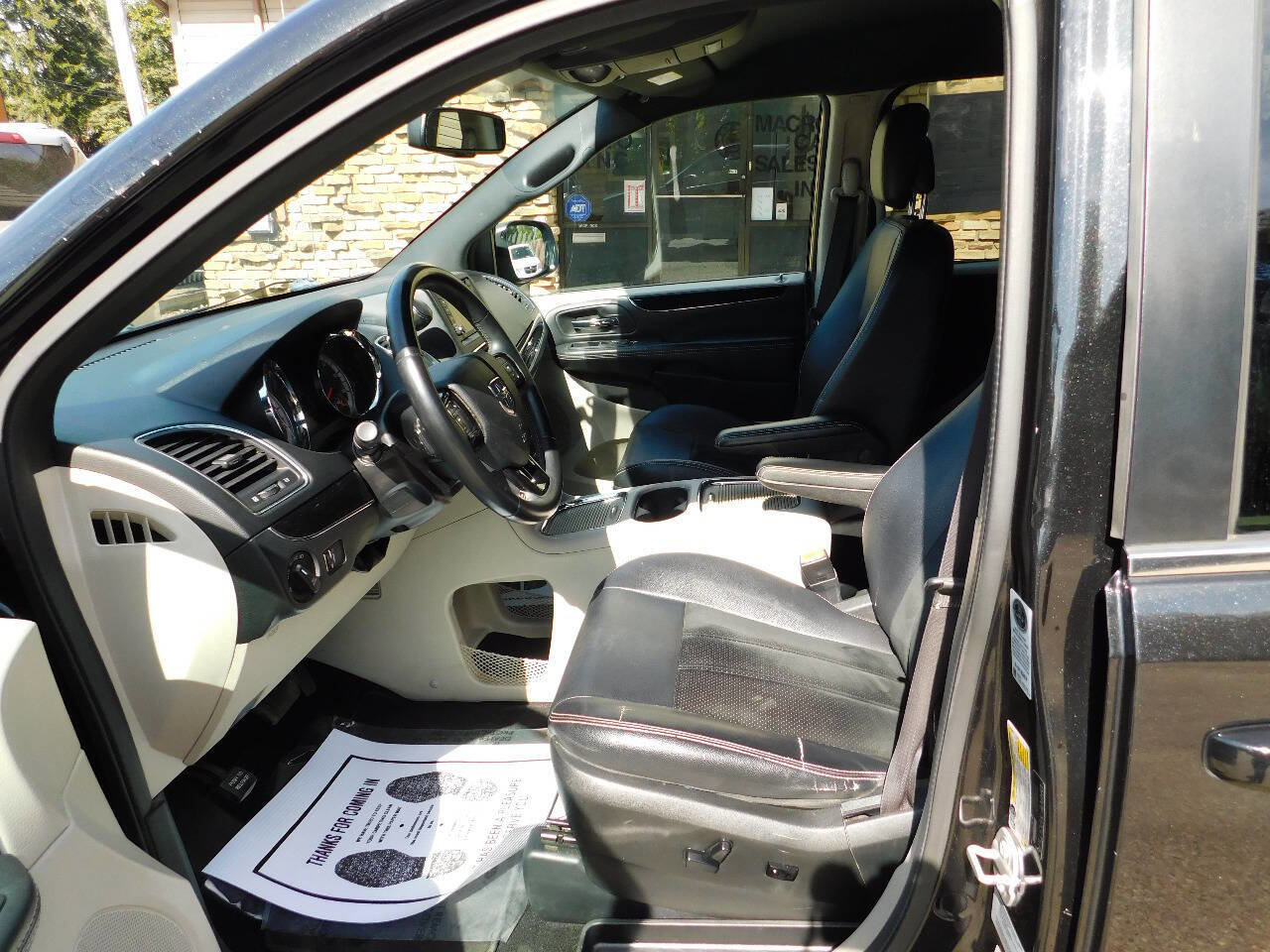 Used 2017 Dodge Grand Caravan SXT image 23
