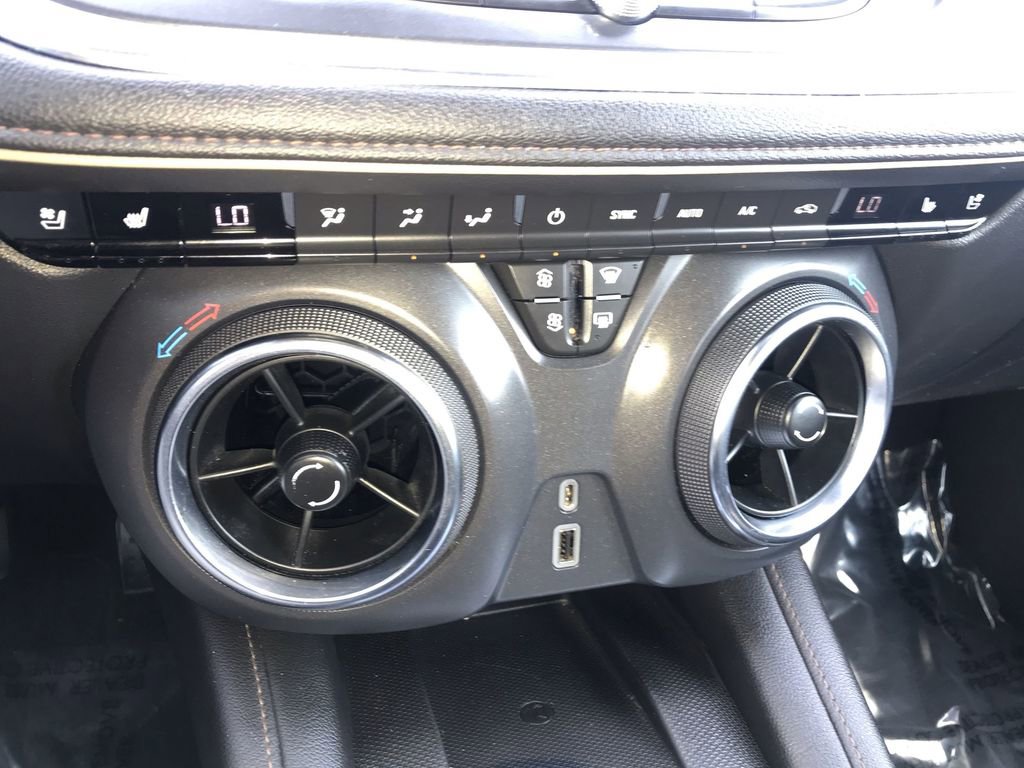 Used 2022 Chevrolet Blazer Premier w/ Enhanced Convenience Package AWD/4WD image 19