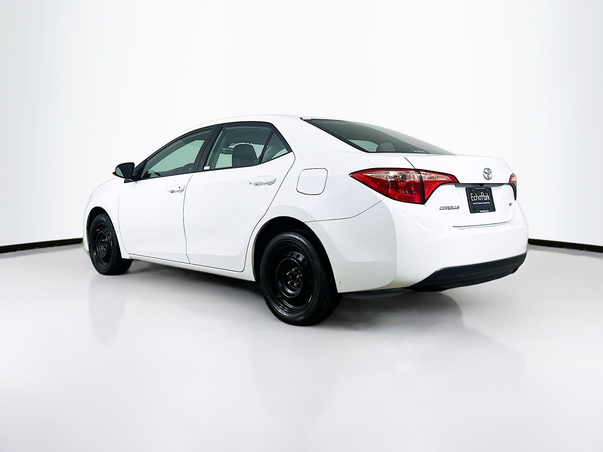 Used 2017 Toyota Corolla LE FWD image 5