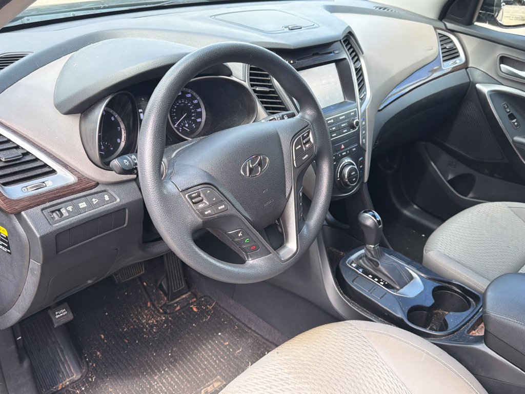 Used 2018 Hyundai Santa Fe SE w/ Cargo Package FWD image 11
