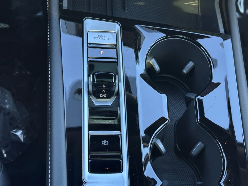 Used 2025 Volkswagen Atlas Cross Sport SEL image 18