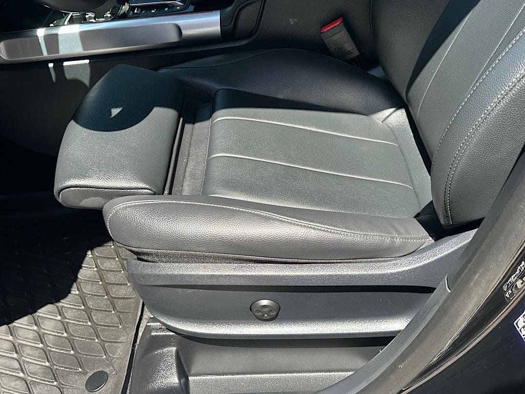 Used 2023 Mercedes-Benz GLB 250 4MATIC image 11