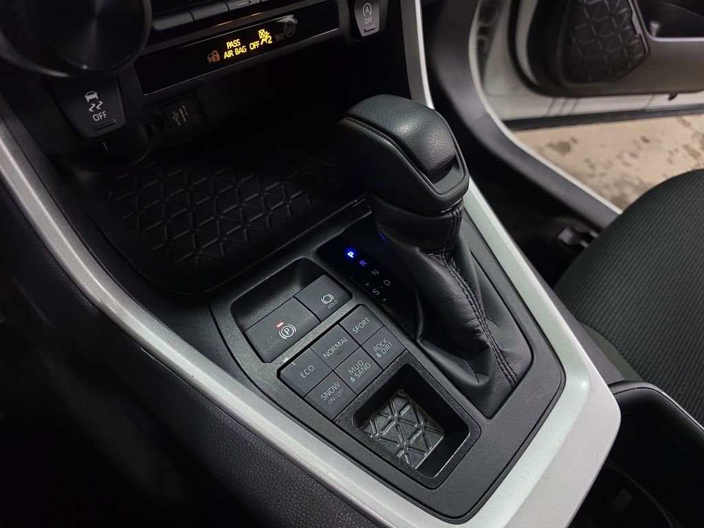 Used 2024 Toyota RAV4 LE image 23