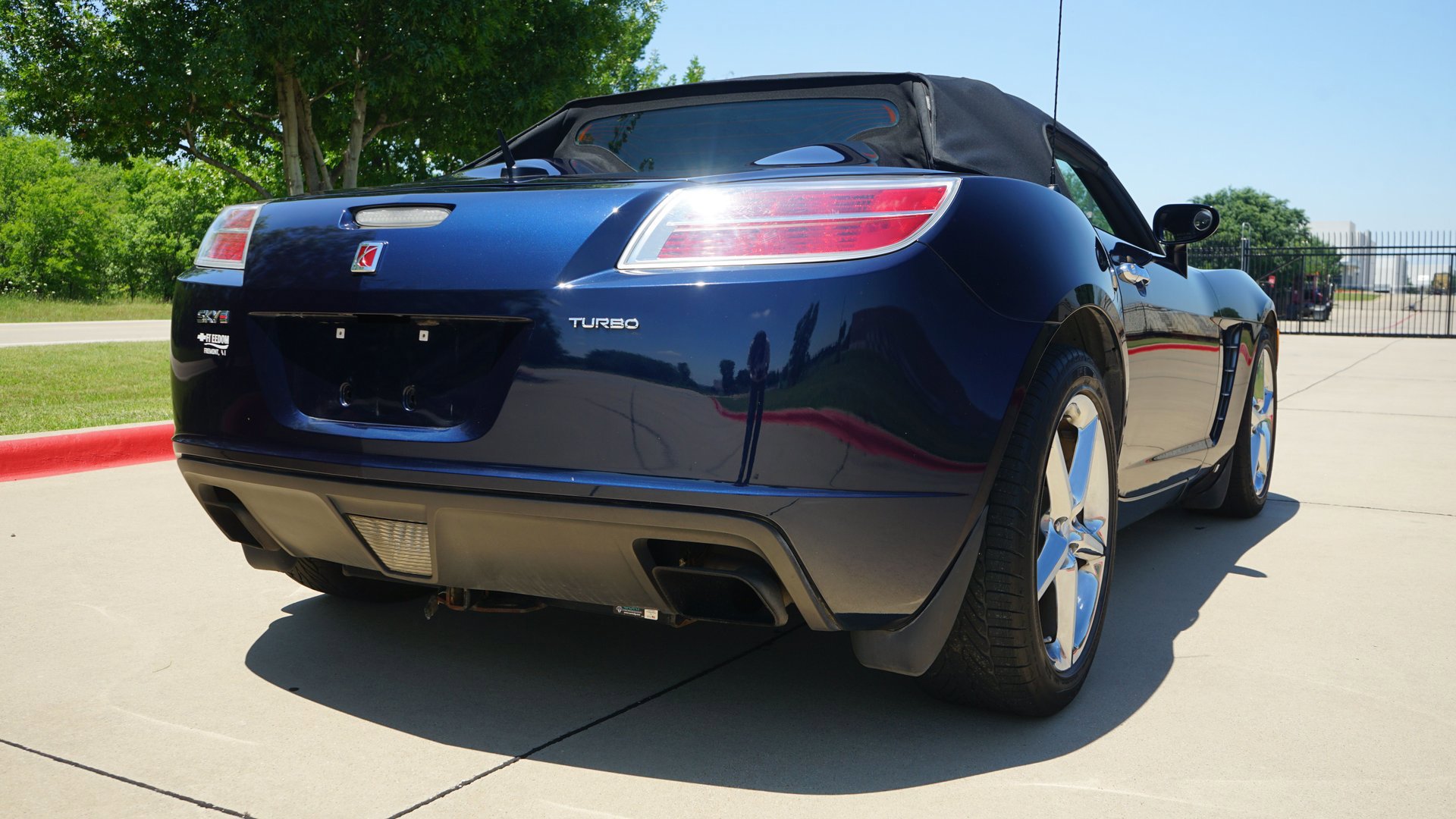 Used 2008 Saturn Sky Red Line RWD image 15