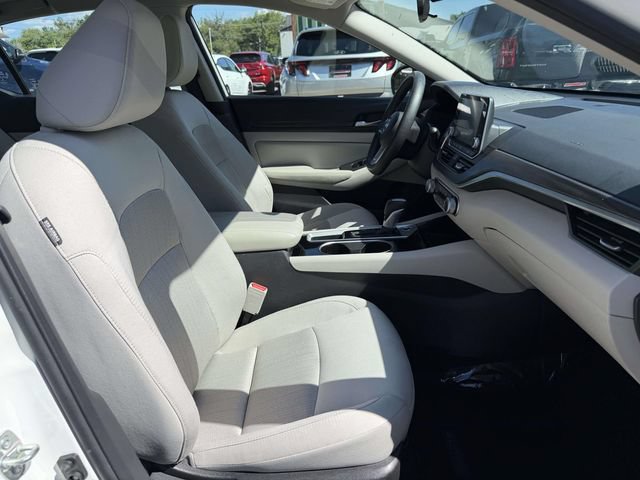 Used 2024 Nissan Altima 2.5 SV FWD image 12
