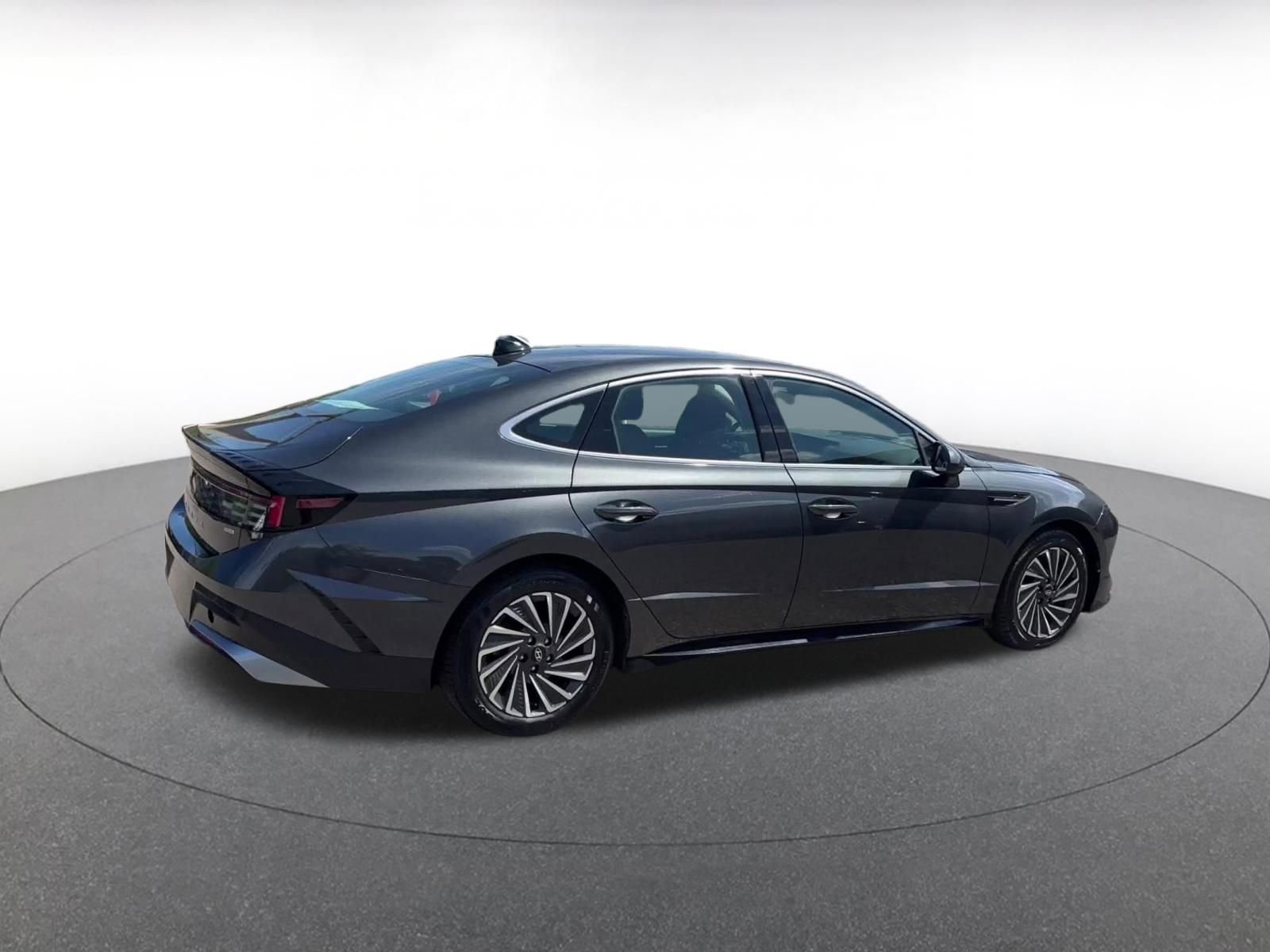 Used 2025 Hyundai Sonata SEL FWD image 12
