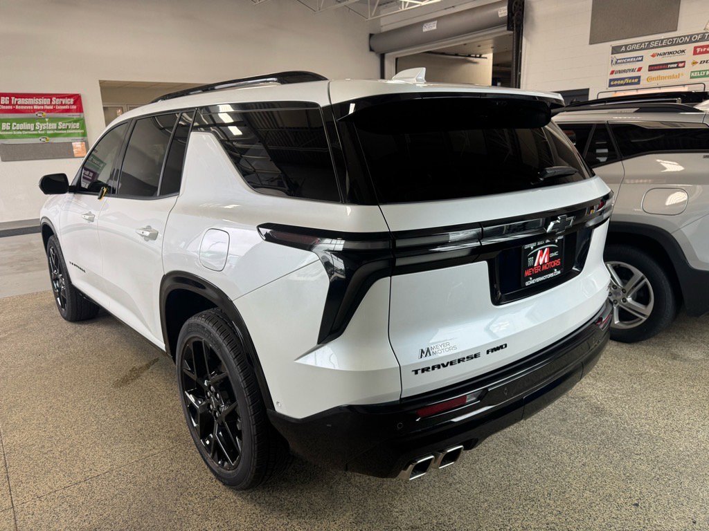 Used 2024 Chevrolet Traverse RS w/ LPO, Floor Liner Package image 7