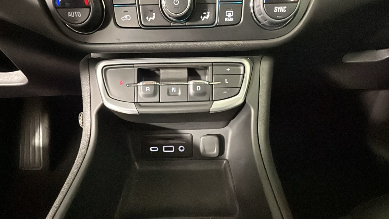 Used 2024 GMC Terrain SLT w/ Elevation Edition FWD image 23