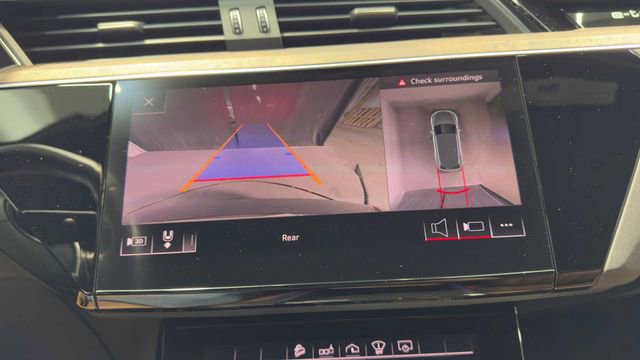 Used 2019 Audi e-tron Prestige w/ Prestige Package AWD/4WD image 33