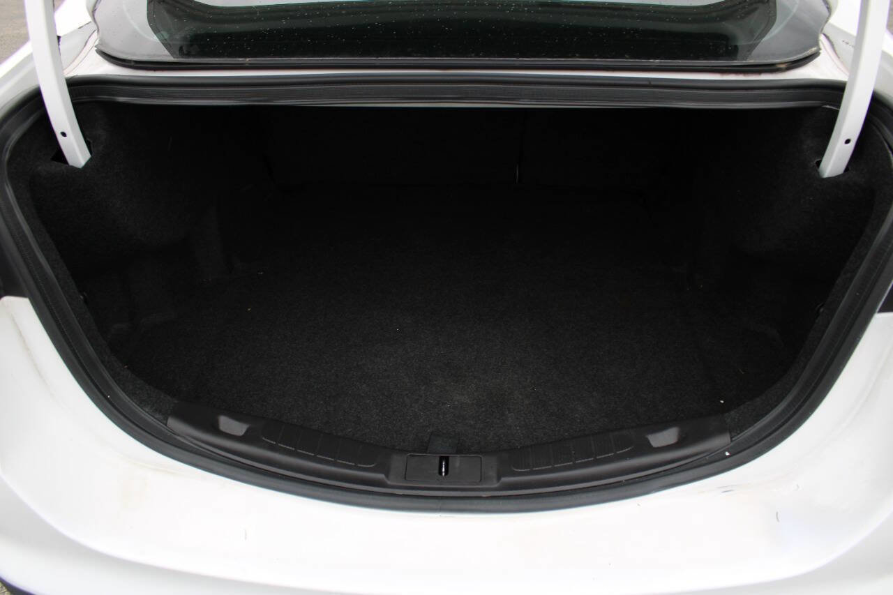 Used 2015 Ford Fusion SE w/ Equipment Group 201A FWD image 33