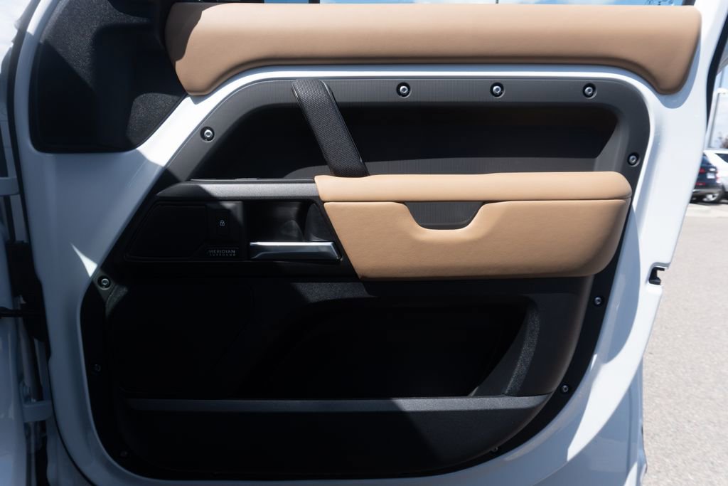 New 2025 Land Rover Defender 110 V8 image 21