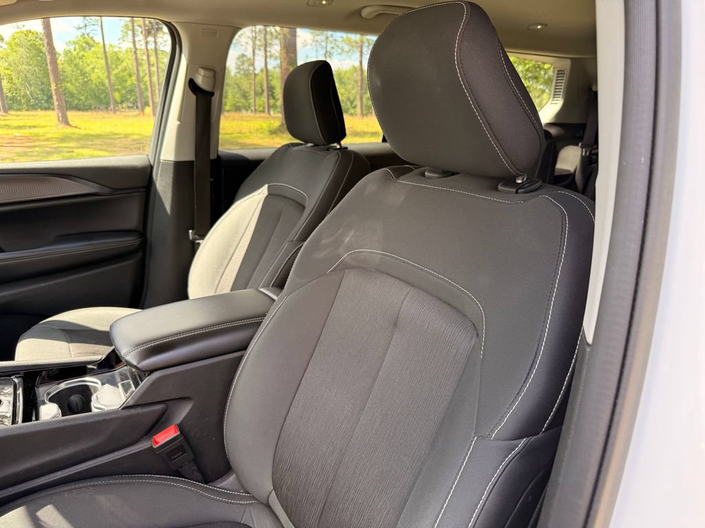 Used 2023 Jeep Grand Cherokee L Laredo AWD/4WD image 12