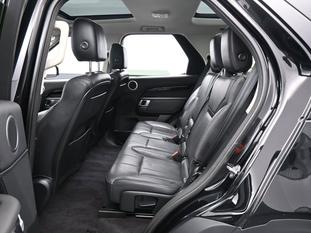 Used 2020 Land Rover Discovery SE image 29