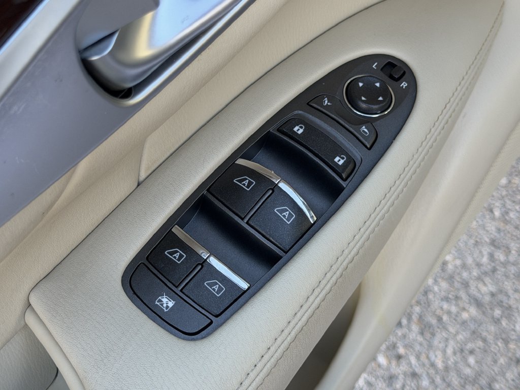 Used 2019 INFINITI Q70 Luxe AWD/4WD image 23