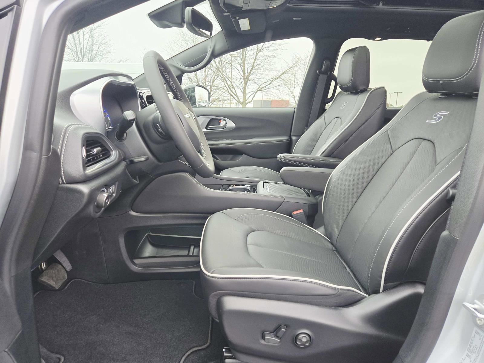 New 2026 Chrysler Pacifica Limited w/ S Appearance Package image 12