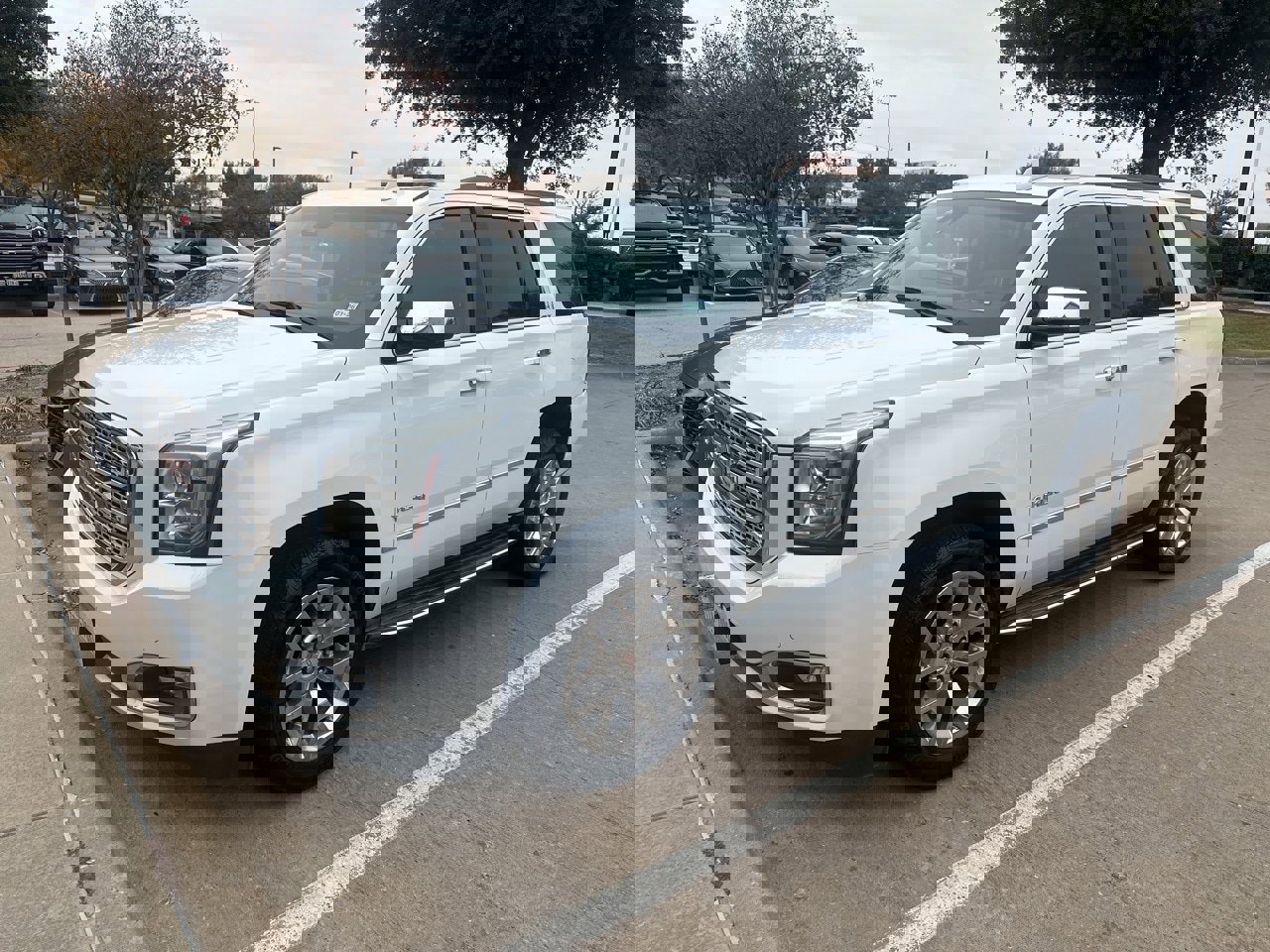 Used 2018 GMC Yukon SLT image 2